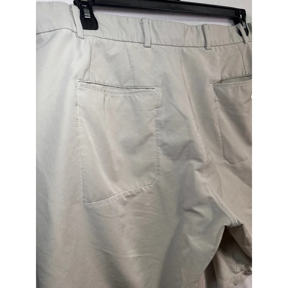 Nike Dri-FIT Mens Golf Shorts Light Gray Size 40 Stretch Performance Flat Front‎